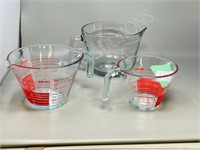 3 pyrex glass measuring cups