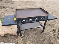 Gas flat top grill