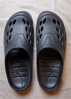 Outdoor Slide Clogs Size 11