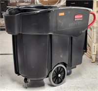 New Rubbermaid Mega Brute Trash Cart