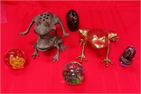 11 - LOT OF PAPERWEIGHTS & FROG FIGURINES (A83)