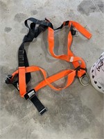 HARNESS, TIE STRAP AND ROOF ANCHOR