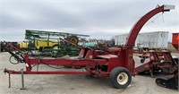 IH 830 SILAGE CHOPPER W/ HEADS