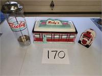 "Ruby's" diner decorative set