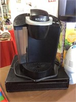 Keurig coffee maker with pod holder
