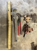 2 pipe vices, pipe wrench, channel locks