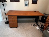 Desk w filing cabinet drawers
