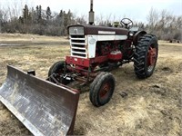 Farmall 460 Gas Tractor w/8 ft Blade.  Near New