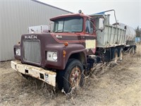 1974 Mack 600 T/A Gravel Truck