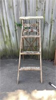 Wood Ladder 4’