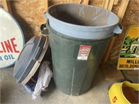 2 PLASTIC GARBAGE CANS