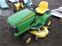 John Deere LT180 Lawn Tractor