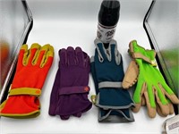 Garden gloves appear new like new