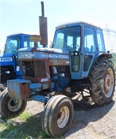 7700 FORD TRACTOR W/ CAB - 8,122 HOURS