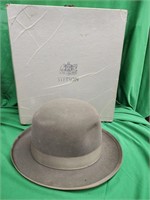 Royal Stetson Whippet felt hat with box.  Look at