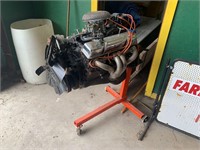 V8, 8 cylinder Engine GM 346250 w/Stand