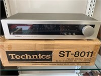 Vintage Technics ST-8011 Stereo Tuner