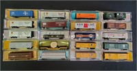 (20) N Scale Train Cars In Cases