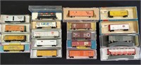 (18) N Scale Train Cars In Cases