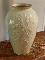 Beautiful lenox vase USA
