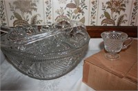 VINTAGE PUNCH BOWL WITH 12 HANDLES CUPS+++
