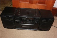 VINTAGE SONY CFD-510 CD/RADIO/TAPE PLAYER