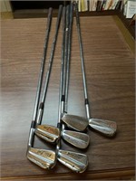 LOT OF 6 GOLF CLUBS