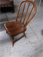 VINTAGE WOODEN CHILDS CHAIR