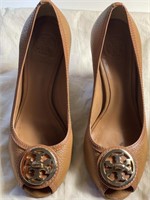 Authentic Tory Burch Wedge Pump Tan size 6/5