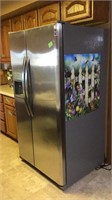 Frigidaire side-by-side refrigerator w/ ice maker