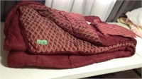 Queen size comforter and pillow shams