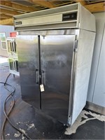 Raetone 2 door refrigerator, 110 volt