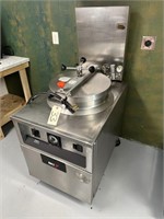BKI Pressure Fryer – 220 Volt