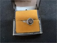 10K White Gold Ring with Stone,1.6 Grams