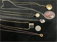 Pendant necklaces