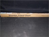 Wooden tripod easel
