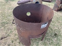 LARGE CAST IRON FOOD COOKER, JACKET NEEDS REPAIRS