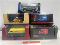 5 x boxed 1:43 scale vehicles inc. Land Rover