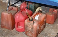 5 GAS PANS AND OIL PAN CAN