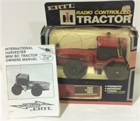 Original ERTL International Radio 2+2 Toy Tractor