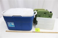 Rubbermaid Cooler with Ice Packs