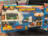 VTG Lil Playmates Space Station Playset-PLAYMOBIL