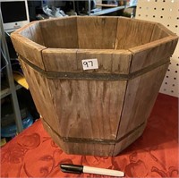 WOOD PLANTER