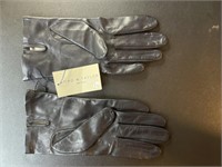 Lord & Taylor black gloves