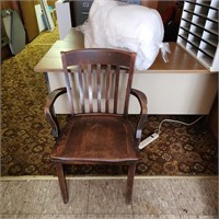Good wood desk chair and bag of cotton type