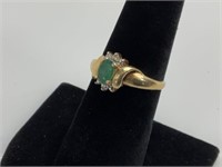 1.8g 14k Gold Green Stone Ring