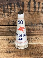 Mobiloil AF 40 Tin Pourer