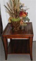 (B) WOOD SIDE TABLE WITH 4 FLORAL DECORS