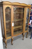 (E) CHINA CABINET W/CURVED GLASS FRONT DOOR