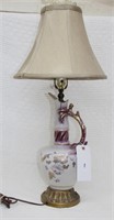 (E) PORCELAIN PITCHER SHAPED LAMP W/SHADE